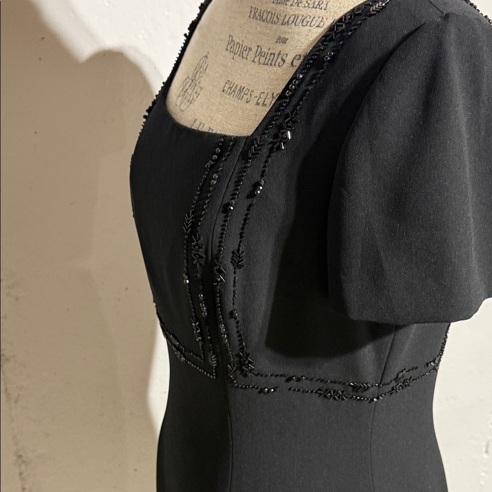 🛍️Donna Morgan Black beaded dress size M – back slit, elegant design.